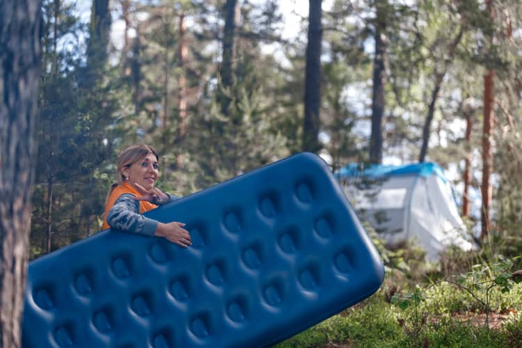 Nafukovací matrac do stanu